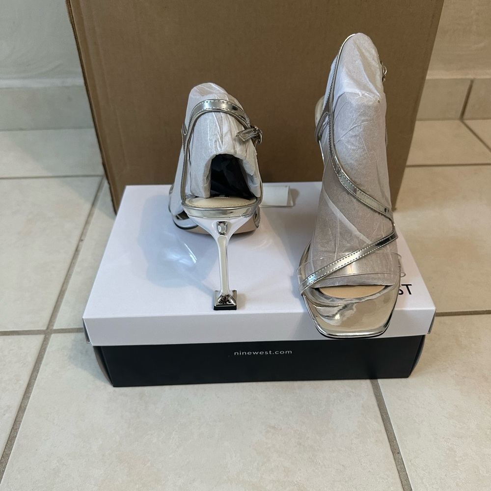 Silver Heels - image 3